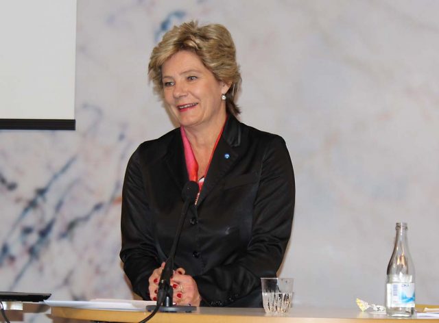 Foto av barn- och äldreminister Maria Larsson