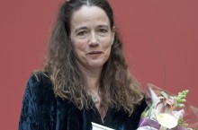 Randi Mossige-Norheim fick Röda Korsets journalistpris 2014 för sin dokumentärserie Narkotikalandet som sändes i P1 Dokumentär i mars 2013. Foto: Marie Sparreus/Röda Korset