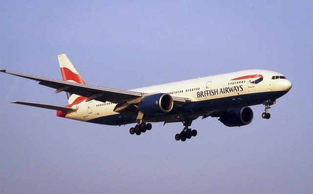 Foto av flygplan från Brittish Airways som flyger i luften