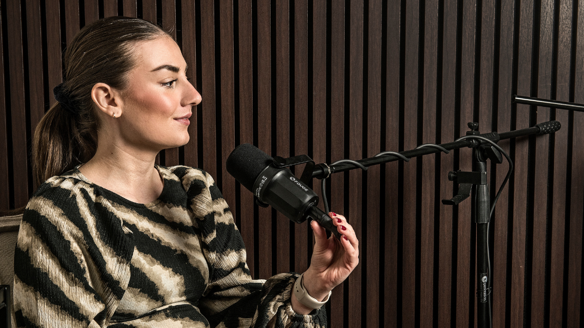 Sofia Zehawi i poddstudion. Foto: Johan Bergmark