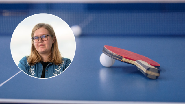 Pingisbord på fritidsgård samt porträttfoto på Astrid Miller, ungdomspolitisk talesperson för Movendi.