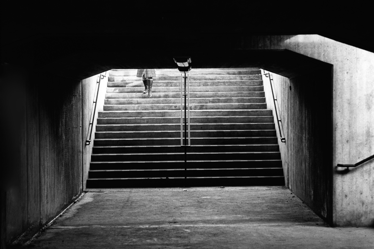 Mörk trappa i tunnelbanan
