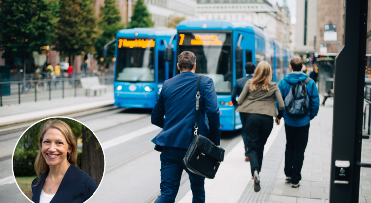 Personer som springer till spårvagnen
